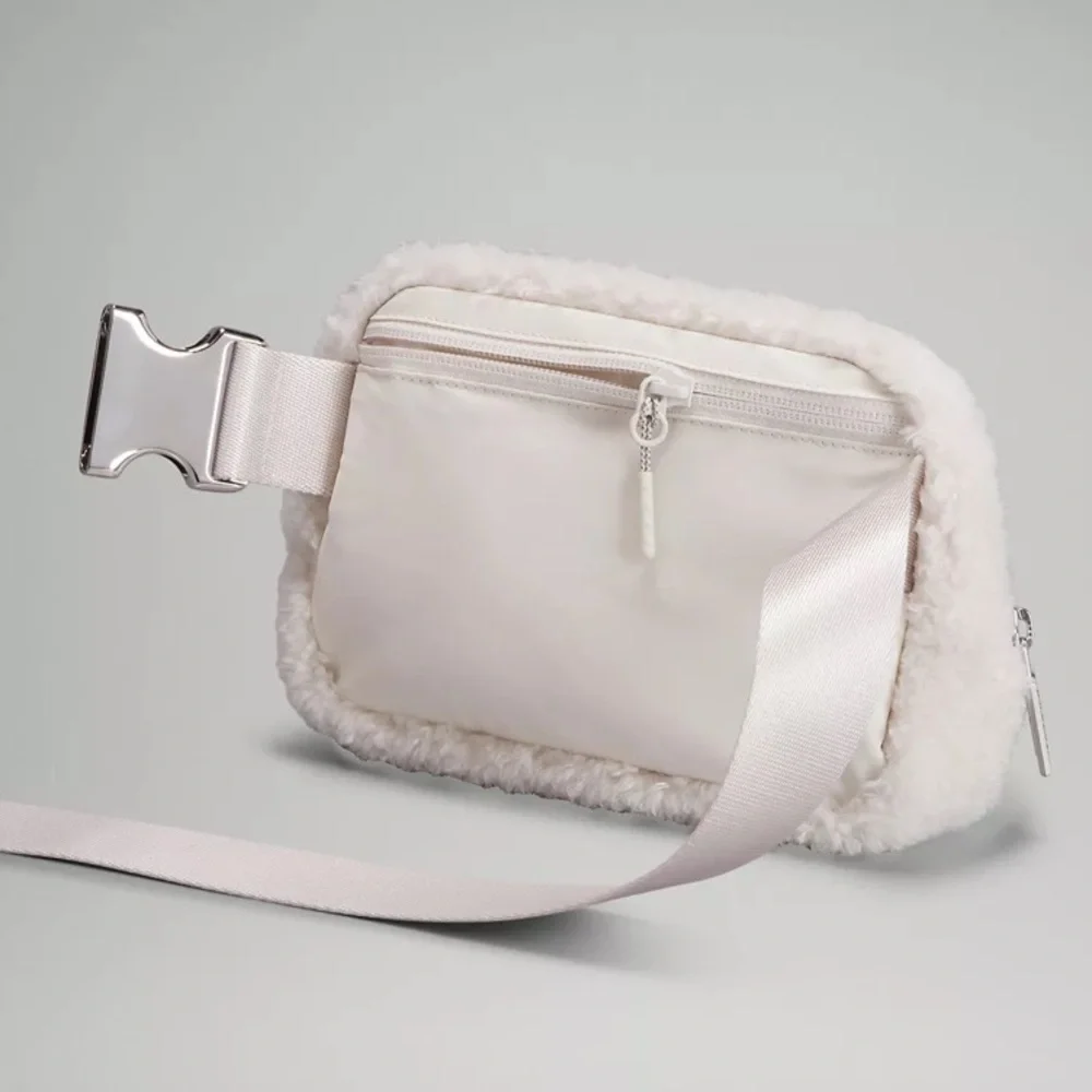 NWT Lululemon Exclusive New Year Fleece Everywhere Belt Bag - Picture 8 of 9